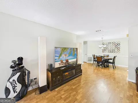 Living - 472 River Pointe Dr, Macon, GA 31211 photo 2 of 3