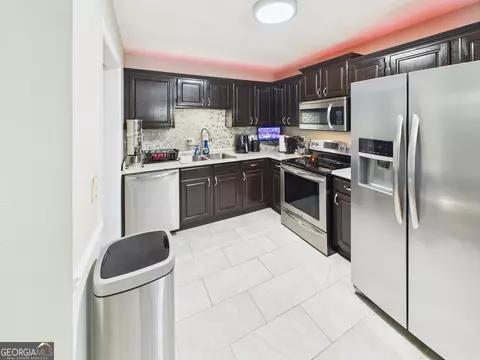 Kitchen - 472 River Pointe Dr, Macon, GA 31211 photo 1 of 1