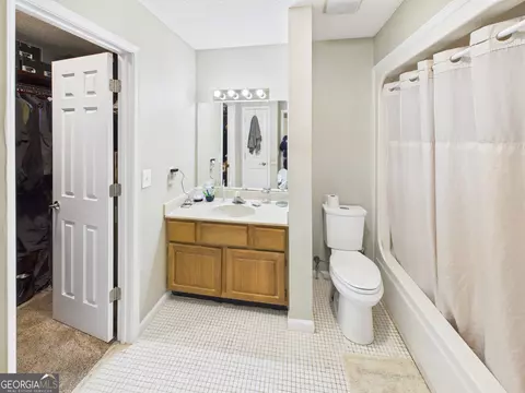 Bath - 472 River Pointe Dr, Macon, GA 31211 photo 2 of 2
