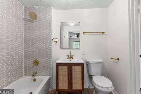 Bath - 217 Jefferson St, Lagrange, GA 30240 photo 3 of 3