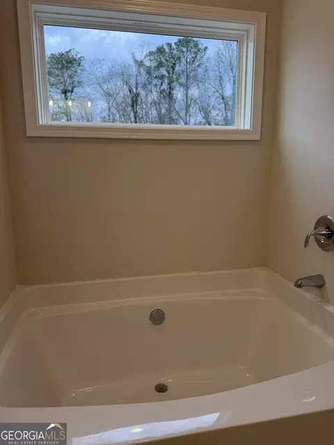 Bath - 2 Morningside Ct, Thomaston, GA 30286 photo 6 of 15