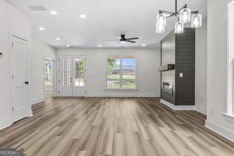 Living - 1113 Cornwall Dr, Madison, GA 30650 photo 6 of 6