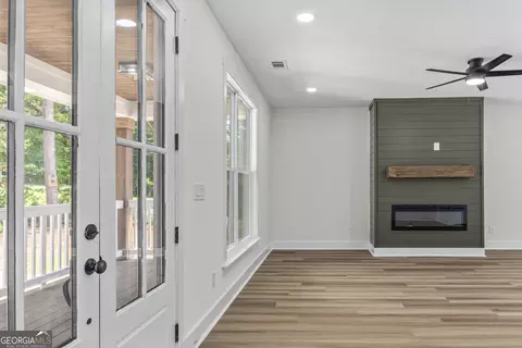 Living - 1113 Cornwall Dr, Madison, GA 30650 photo 1 of 6
