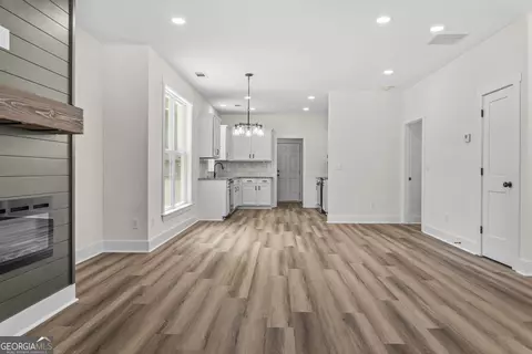 Living - 1113 Cornwall Dr, Madison, GA 30650 photo 5 of 6