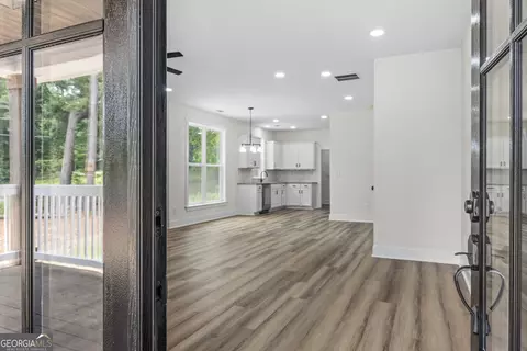 Entry Way - 1113 Cornwall Dr, Madison, GA 30650 photo 1 of 4