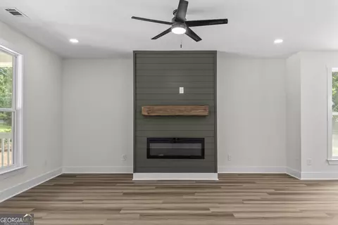 Living - 1113 Cornwall Dr, Madison, GA 30650 photo 3 of 6