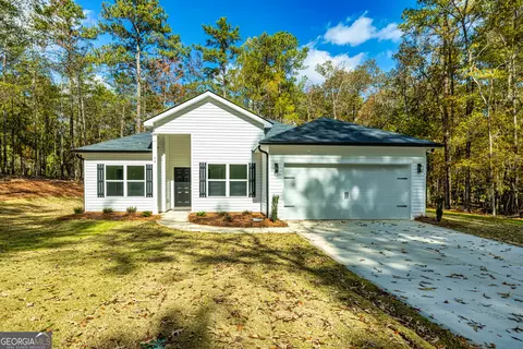 44 Holly Ln, Woodbury, GA 30293