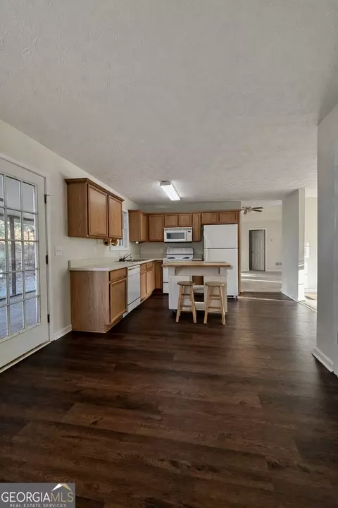 Kitchen - 141 Mabry Rd, Jackson, GA 30233 photo 2 of 3