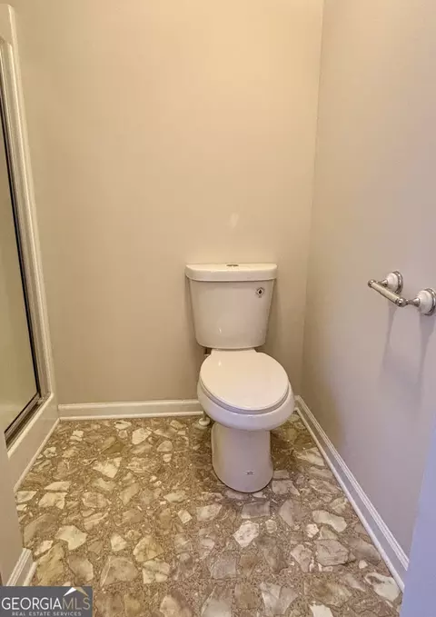Bath - 141 Mabry Rd, Jackson, GA 30233 photo 2 of 4