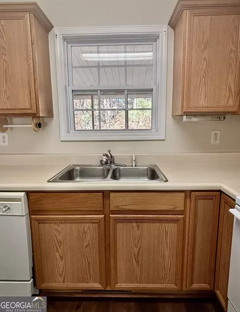Kitchen - 141 Mabry Rd, Jackson, GA 30233 photo 1 of 3