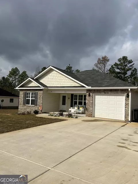 150 Long Pines Cir, East Dublin, GA 31027