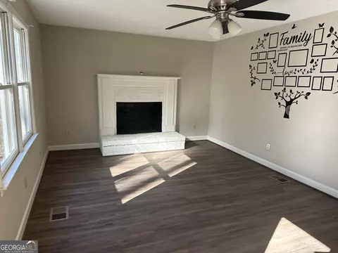Living - 203 Shawnee Dr, Lagrange, GA 30240 photo 1 of 4