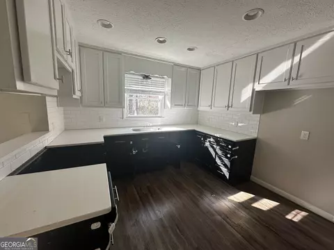 Kitchen - 203 Shawnee Dr, Lagrange, GA 30240 photo 2 of 2