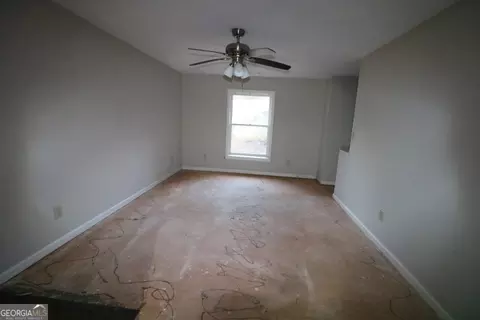 Living - 203 Shawnee Dr, Lagrange, GA 30240 photo 4 of 4