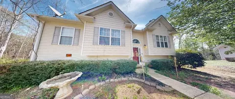 15 Huntington Dr, Grantville, GA 30220