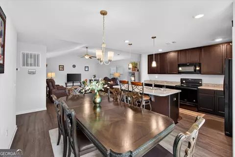 Dining - 107 Dasher Dr, Springfield, GA 31329 photo 2 of 3