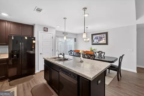Kitchen - 107 Dasher Dr, Springfield, GA 31329 photo 4 of 6