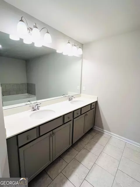 Bath - 2206 Justify Ln, Stonecrest, GA 30058 photo 2 of 4