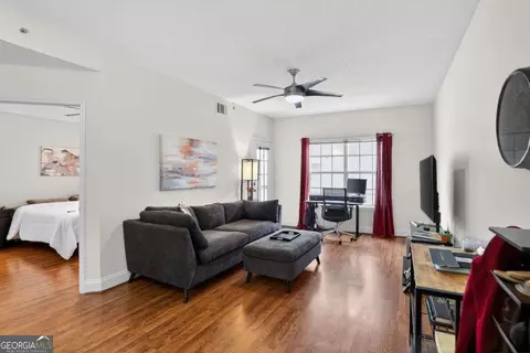 1074 Peachtree Walk NE #B323, Atlanta, GA 30309