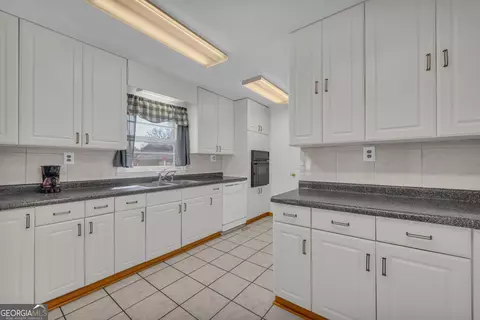 Kitchen - 118 Wayne Cir, Hartwell, GA 30643 photo 1 of 9
