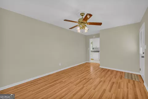 Living - 118 Wayne Cir, Hartwell, GA 30643 photo 4 of 4