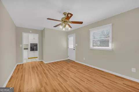 Living - 118 Wayne Cir, Hartwell, GA 30643 photo 3 of 4