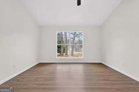 Living - 103 Live Oak Dr, Jackson, GA 30233 photo 5 of 5