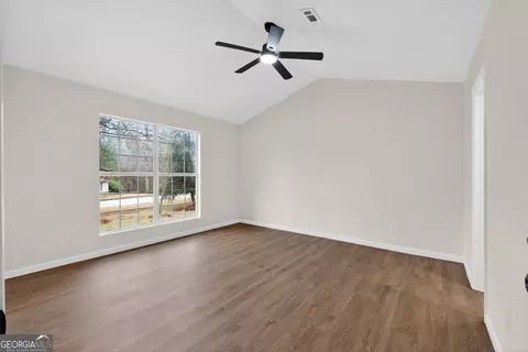 Living - 103 Live Oak Dr, Jackson, GA 30233 photo 4 of 5