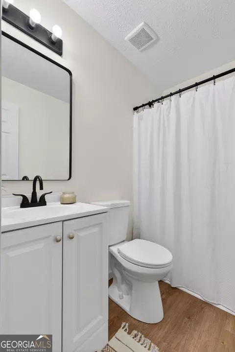 Bath - 103 Live Oak Dr, Jackson, GA 30233 photo 1 of 5
