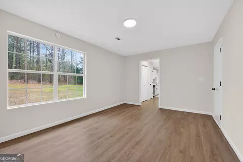 Living - 103 Live Oak Dr, Jackson, GA 30233 photo 3 of 5