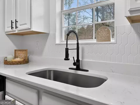 Kitchen - 103 Live Oak Dr, Jackson, GA 30233 photo 2 of 5