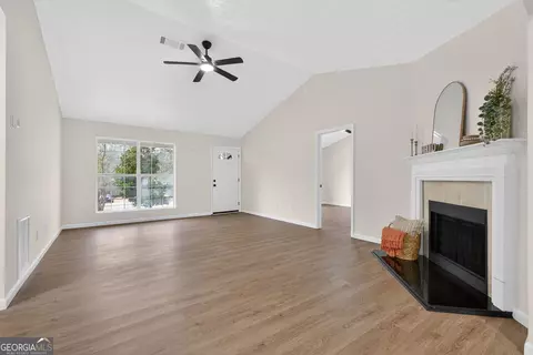 Living - 103 Live Oak Dr, Jackson, GA 30233 photo 2 of 5