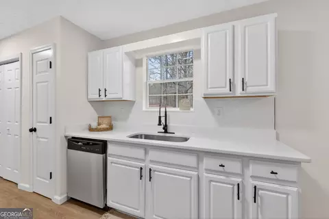 Kitchen - 103 Live Oak Dr, Jackson, GA 30233 photo 1 of 5