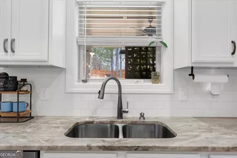 Kitchen - 182 Bella Dr, Monroe, GA 30655 photo 7 of 8
