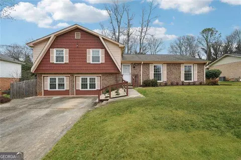 1315 Sanden Ferry Dr, Decatur, GA 30033