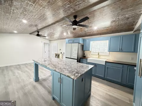 Kitchen - 682 Lakeside Cir, Cornelia, GA 30531 photo 5 of 5