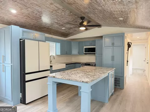 Kitchen - 682 Lakeside Cir, Cornelia, GA 30531 photo 2 of 5