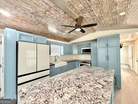Kitchen - 682 Lakeside Cir, Cornelia, GA 30531 photo 1 of 5