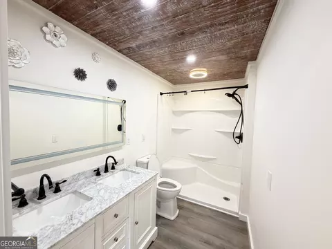 Bath - 682 Lakeside Cir, Cornelia, GA 30531 photo 1 of 1