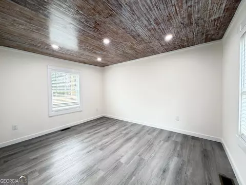 Living - 682 Lakeside Cir, Cornelia, GA 30531 photo 2 of 2
