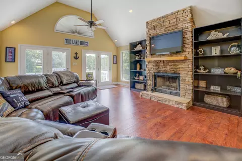 Living - 129 Old Kersey Rd, Jackson, GA 30233 photo 2 of 5