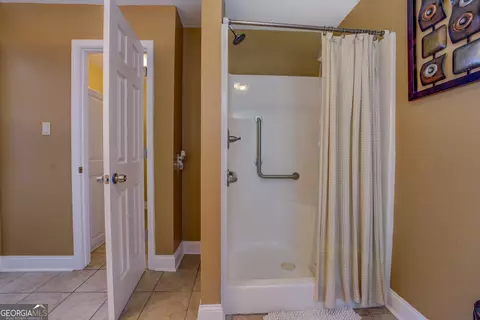 Bath - 129 Old Kersey Rd, Jackson, GA 30233 photo 2 of 4