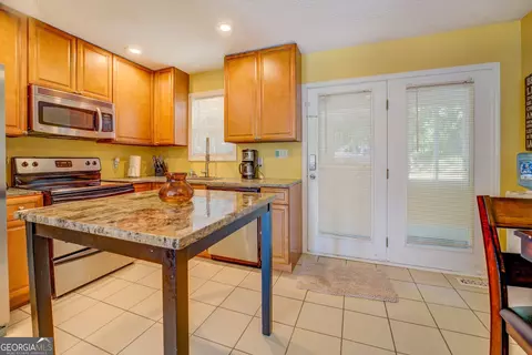 Kitchen - 129 Old Kersey Rd, Jackson, GA 30233 photo 1 of 3