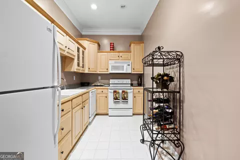 Kitchen - 109 Windridge Dr, Lagrange, GA 30240 photo 5 of 7