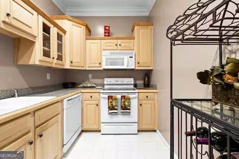Kitchen - 109 Windridge Dr, Lagrange, GA 30240 photo 7 of 7