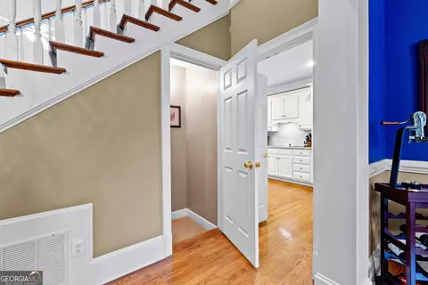 Entry Way - 109 Windridge Dr, Lagrange, GA 30240 photo 11 of 14