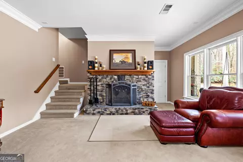 Living - 109 Windridge Dr, Lagrange, GA 30240 photo 1 of 4