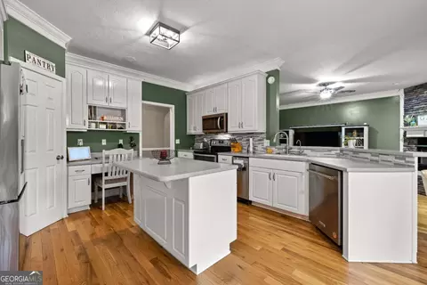 Kitchen - 113 Glenn Eagle Pointe, Lagrange, GA 30241 photo 2 of 3
