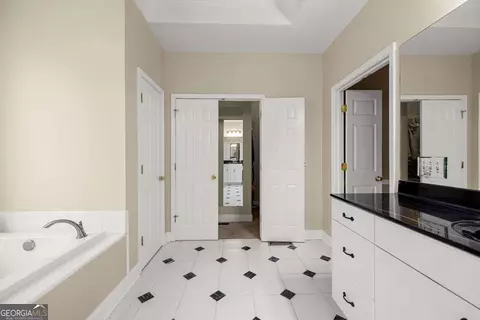 Entry Way - 113 Glenn Eagle Pointe, Lagrange, GA 30241 photo 8 of 10