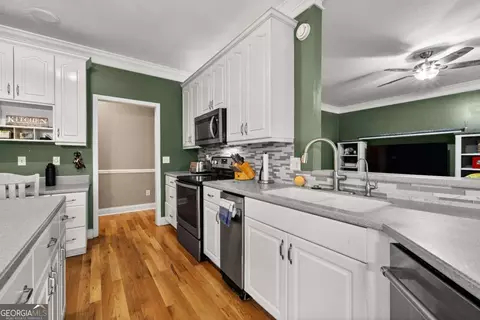 Kitchen - 113 Glenn Eagle Pointe, Lagrange, GA 30241 photo 3 of 3